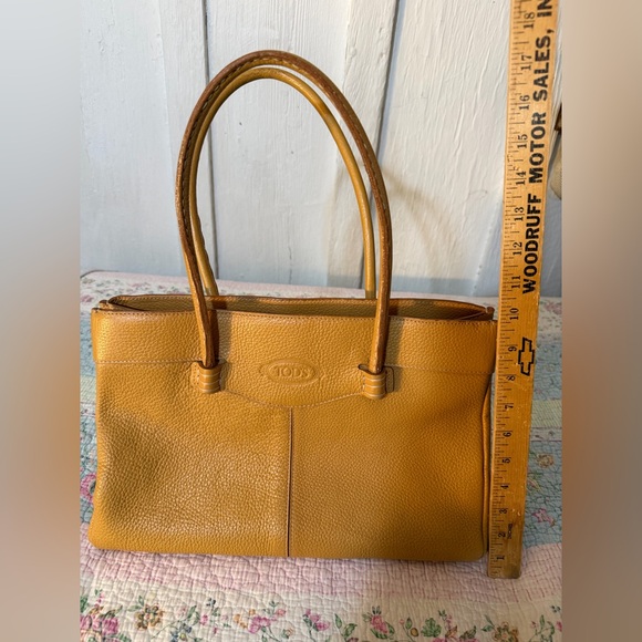 EUC Tod's Beige Pebbled Leather Medium Mocassino Tote - Picture 14 of 15